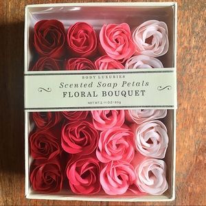 NIB Body Luxuries Scented Soap Petals